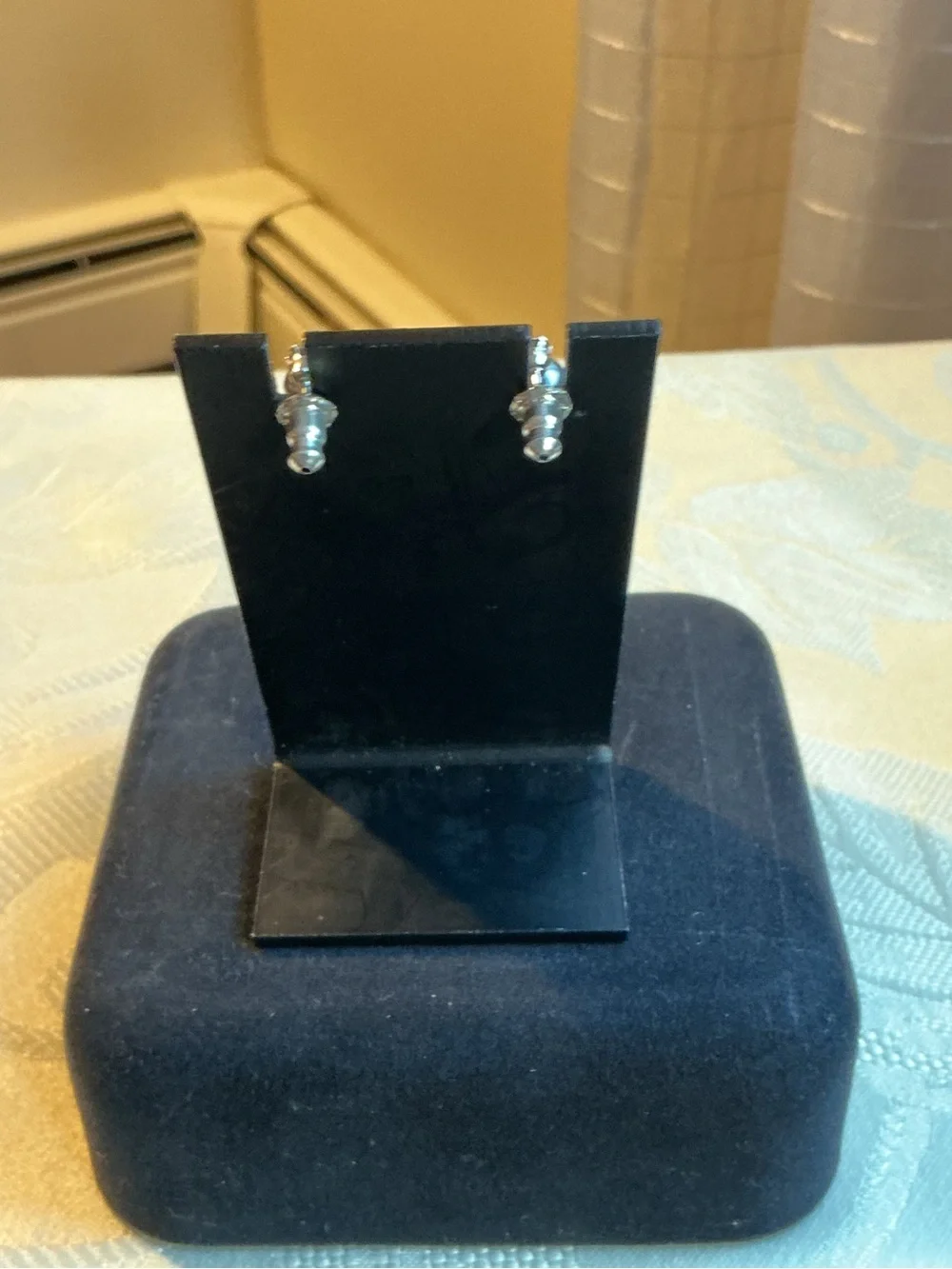 Erika Lyons Vintage Faux Pearl Necklace,  Bracelet and Earring Hematite Set